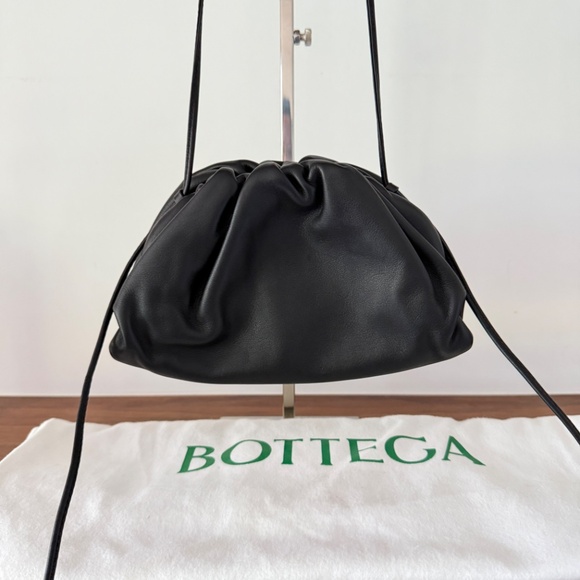 Bottega Veneta Smooth Pouch in Black - Picture 2 of 14